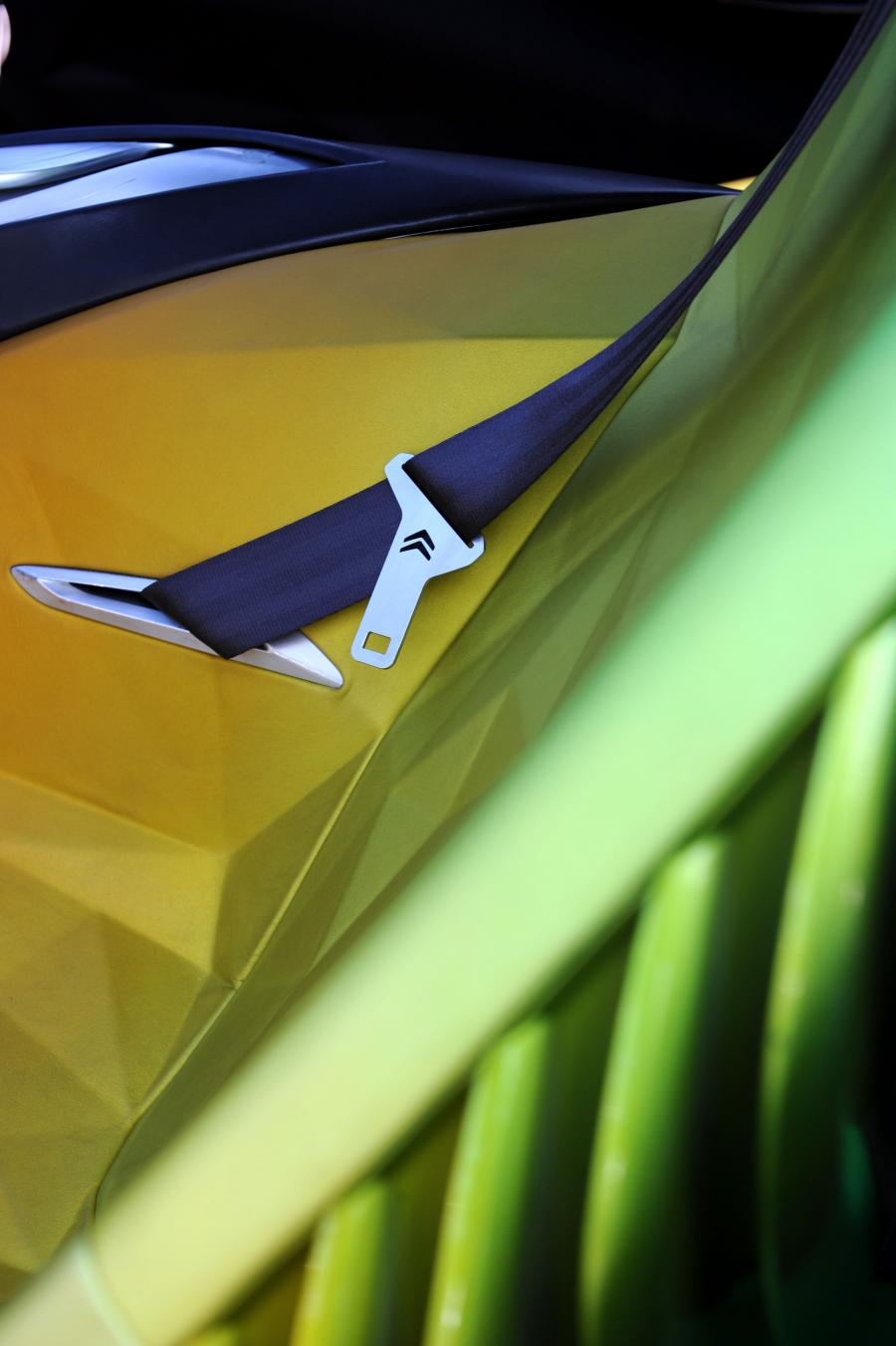 Детали интерьера Citroen Hypnos Hybrid Crossover Concept 2008 года  (фото 39 из 104)